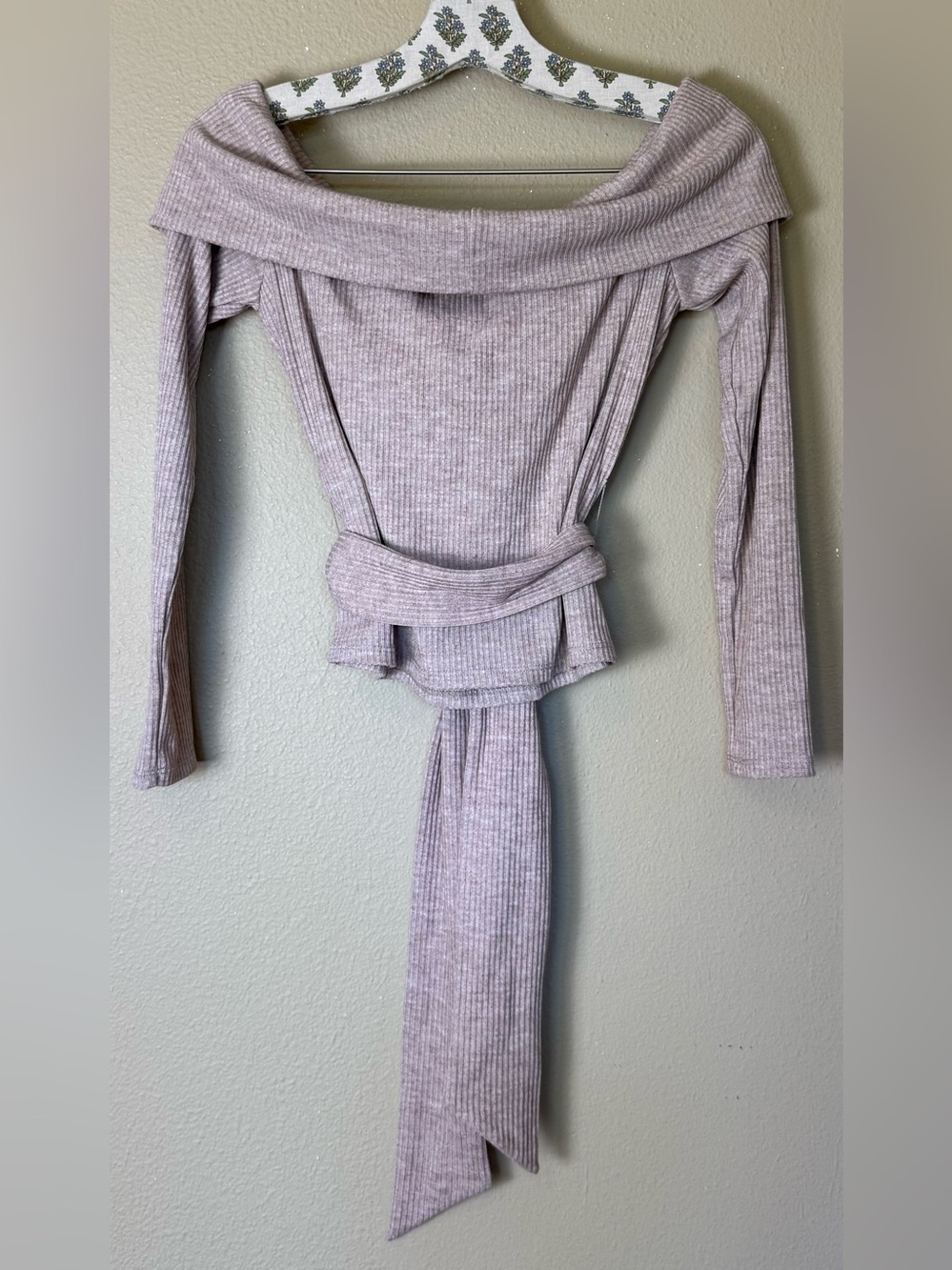 Lovers + Friends Blush Ribbed Off-the-Shoulder Tie-Waist Sweater Size Small - Picture 4 of 6
